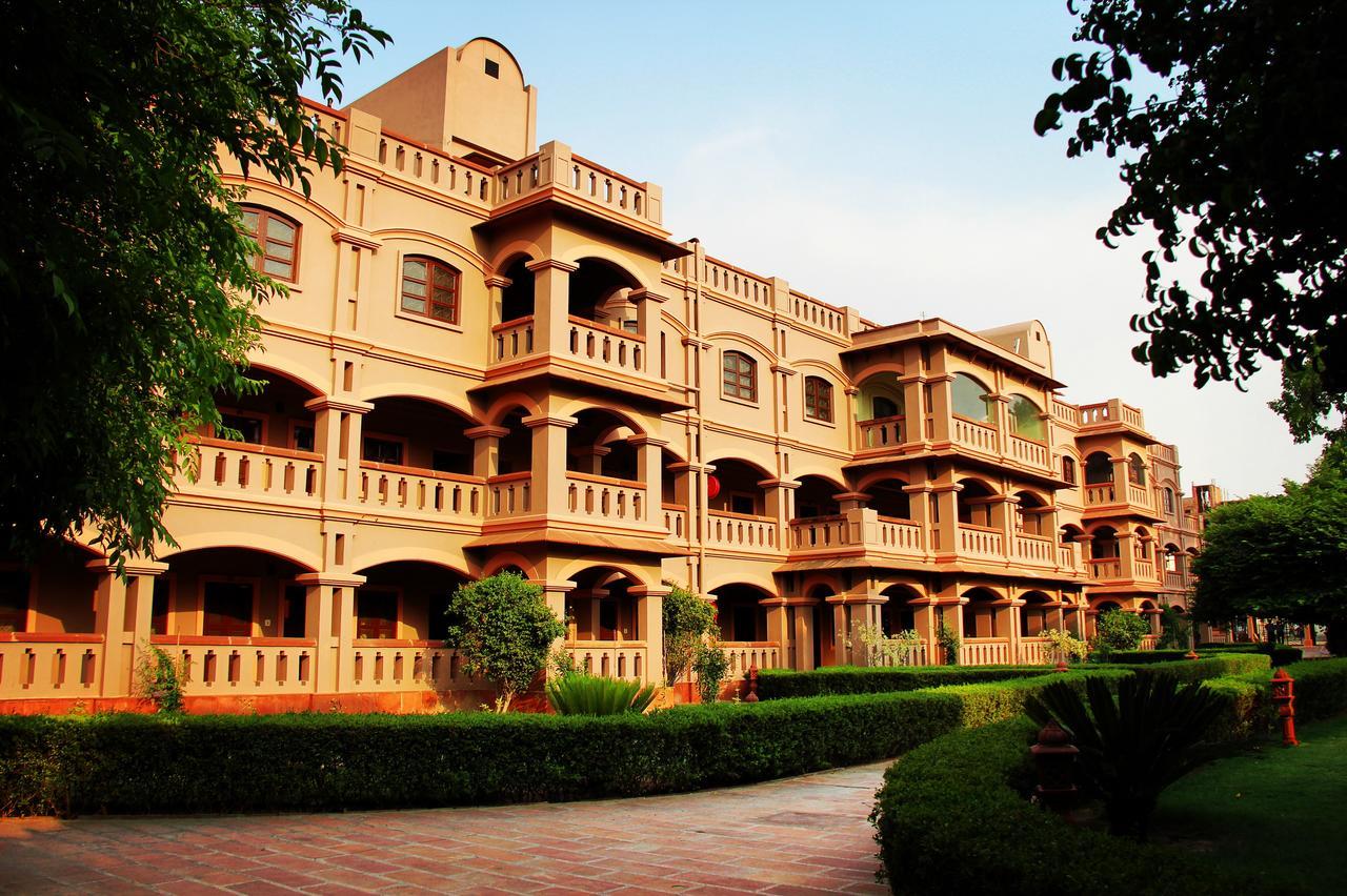 Mvt Guesthouse & Restaurant Vrindāvan Eksteriør bilde