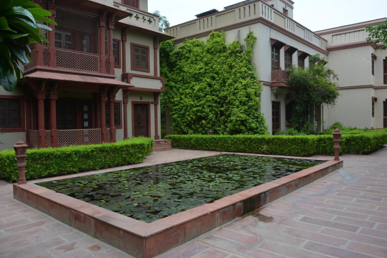Mvt Guesthouse & Restaurant Vrindāvan Eksteriør bilde