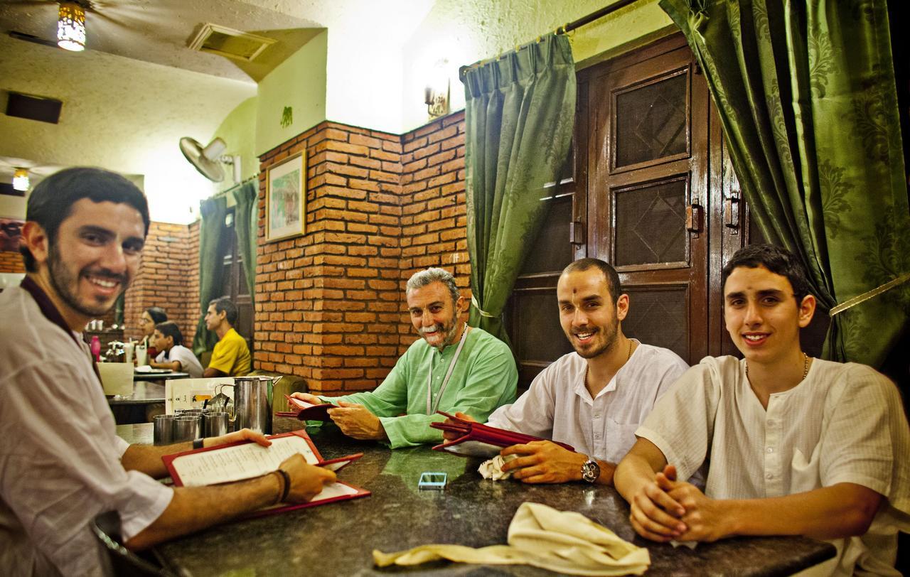 Mvt Guesthouse & Restaurant Vrindāvan Eksteriør bilde