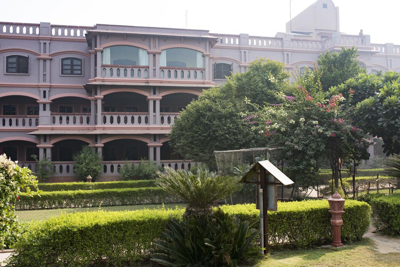Mvt Guesthouse & Restaurant Vrindāvan Eksteriør bilde