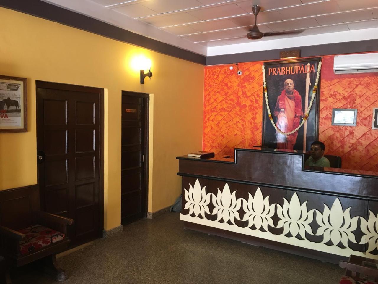 Mvt Guesthouse & Restaurant Vrindāvan Eksteriør bilde