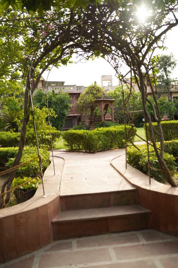 Mvt Guesthouse & Restaurant Vrindāvan Eksteriør bilde