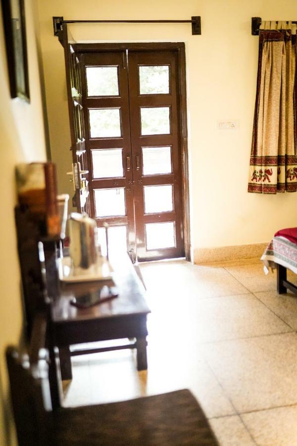 Mvt Guesthouse & Restaurant Vrindāvan Eksteriør bilde