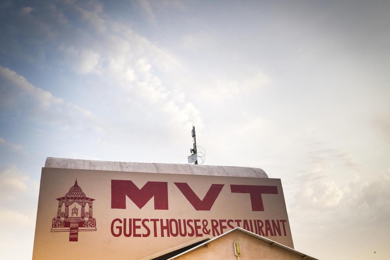 Mvt Guesthouse & Restaurant Vrindāvan Eksteriør bilde