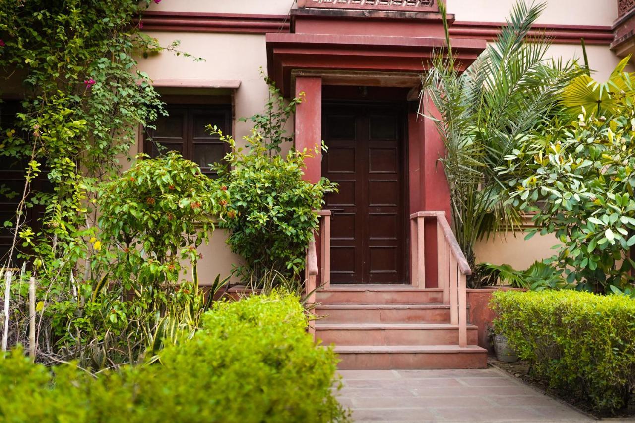 Mvt Guesthouse & Restaurant Vrindāvan Eksteriør bilde