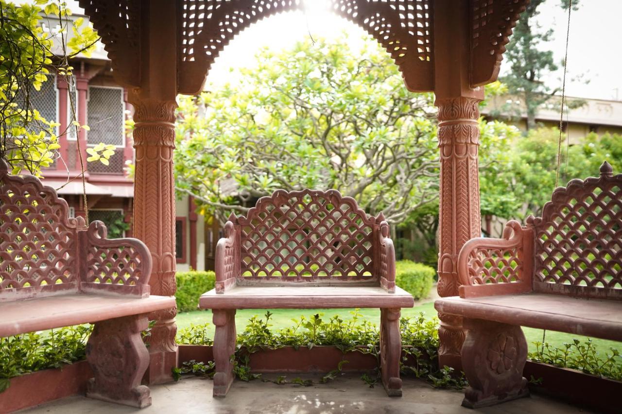Mvt Guesthouse & Restaurant Vrindāvan Eksteriør bilde