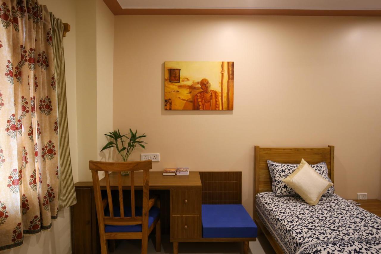 Mvt Guesthouse & Restaurant Vrindāvan Eksteriør bilde