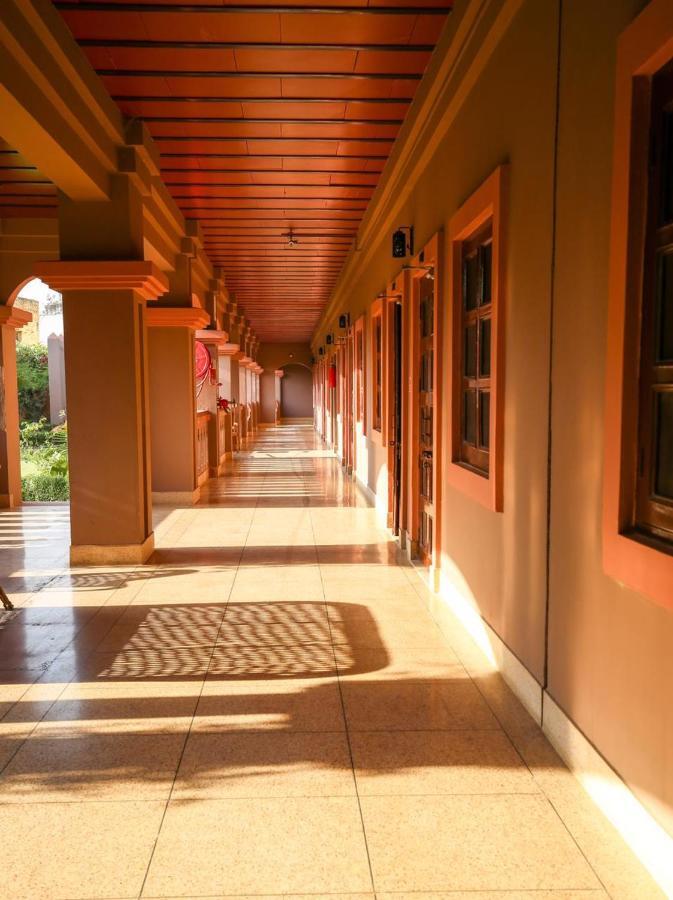 Mvt Guesthouse & Restaurant Vrindāvan Eksteriør bilde